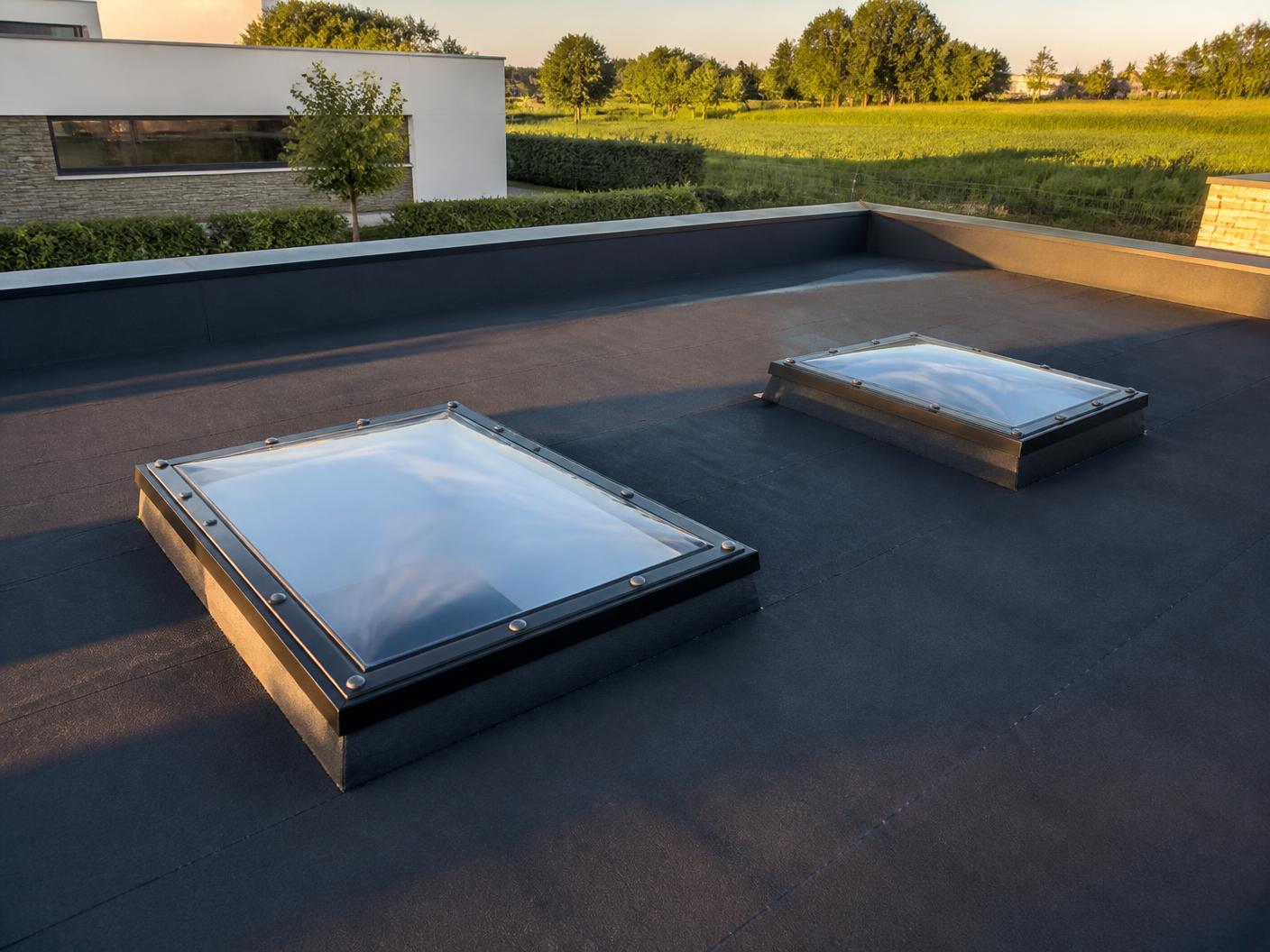 Plat dak vernieuwd met nieuwe lichtkoepels